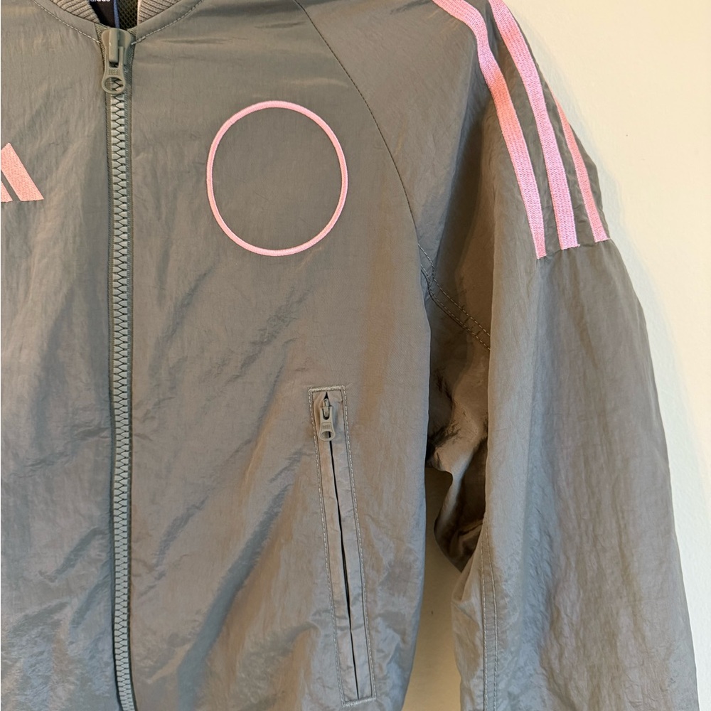 Adidas VRCT Gray Woven Legend Green Jacket with Pink Stripes *NEW WITHOUT TAGS* - Picture 4 of 13